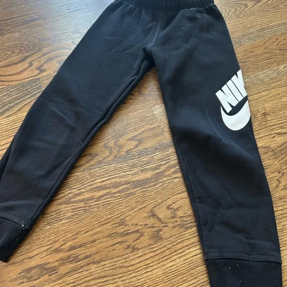 Boys Nike sweatpants/joggers size 6-7 - Picture 3 of 4